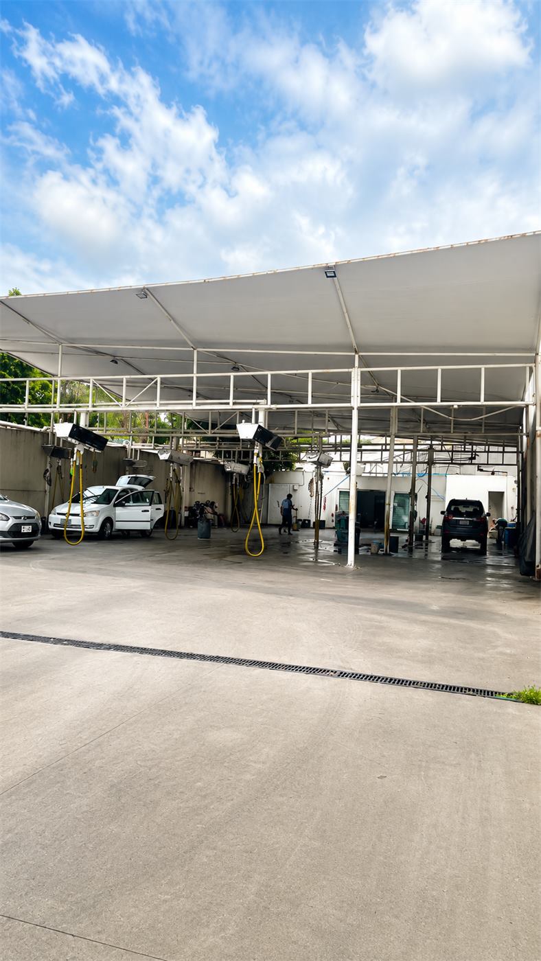 Instalaciones de Alpha Car Wash Calzada 3